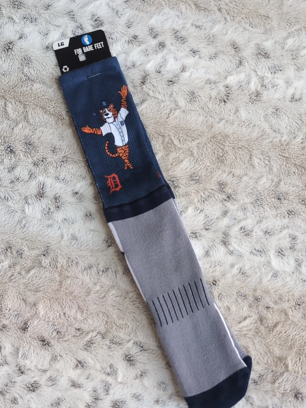 For Bare Feet Detroit Tigers Mascot Snoop V-Curve Crew Socks